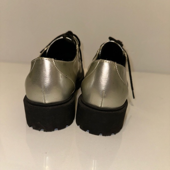 H&M Silver Shoes - Size 8 - Mint Condition - Picture 5 of 10